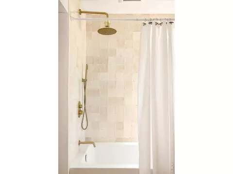 Bath - 1040 Brook Rd, Boulder, CO 80302 photo 2 of 4