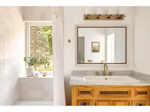 Bath - 1040 Brook Rd, Boulder, CO 80302 photo 1 of 4