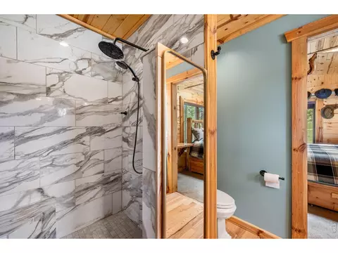 Bath - 204 Coughlin Meadows Rd, Boulder, CO 80302 photo 2 of 5