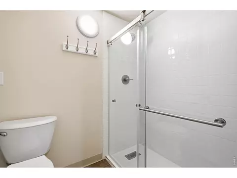 Bath - 3280 Dartmouth Ave, Boulder, CO 80305 photo 3 of 5