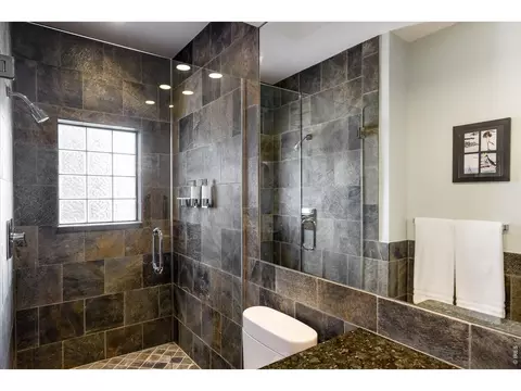 Bath - 820 Pearl St #E, Boulder, CO 80302 photo 2 of 6