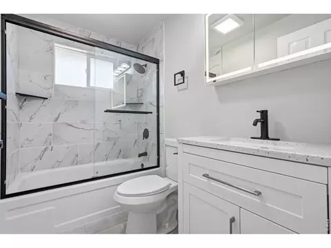Bath - 1035 6th St, Berthoud, CO 80513 photo 2 of 3