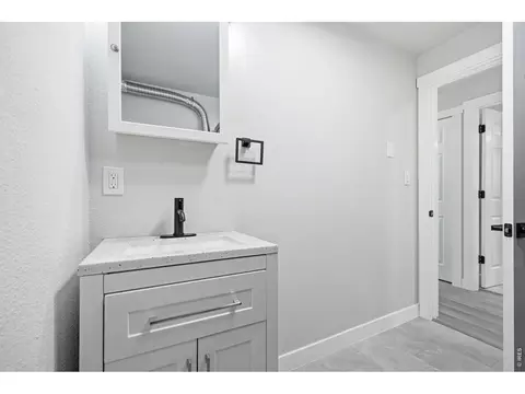 Bath - 1035 6th St, Berthoud, CO 80513 photo 1 of 3