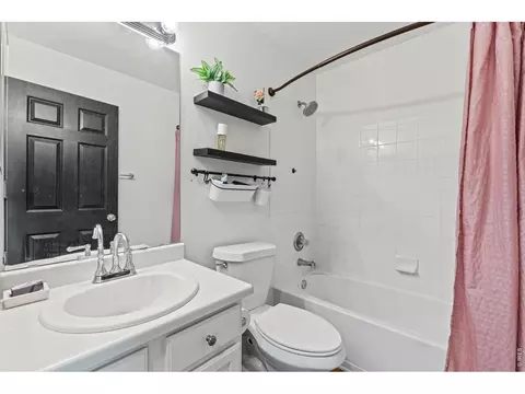 Bath - 18132 E Linvale Dr, Aurora, CO 80013 photo 3 of 3