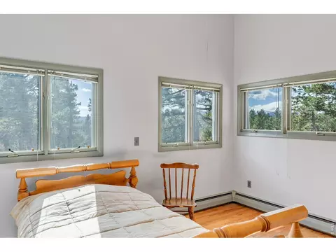 Bedroom - 5566 Sugarloaf Rd, Boulder, CO 80302 photo 3 of 5