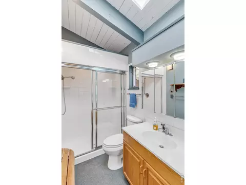 Bath - 5566 Sugarloaf Rd, Boulder, CO 80302 photo 1 of 2