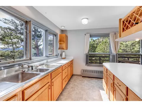 Kitchen - 5566 Sugarloaf Rd, Boulder, CO 80302 photo 3 of 5
