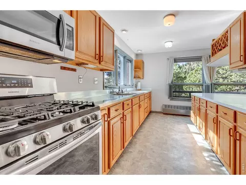 Kitchen - 5566 Sugarloaf Rd, Boulder, CO 80302 photo 2 of 5