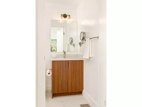 Bath - 2455 Walnut St, Boulder, CO 80302 photo 8 of 8