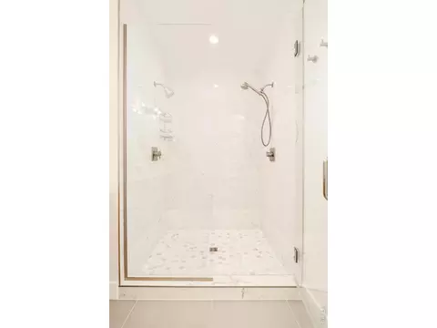 Bath - 2455 Walnut St, Boulder, CO 80302 photo 3 of 8