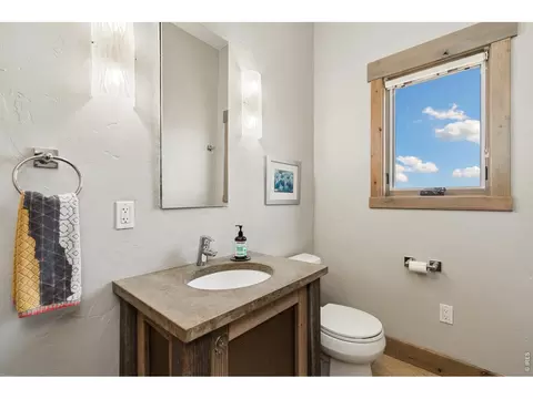 Bath - 1091 Shadow Ridge Rd, Laporte, CO 80535 photo 4 of 5