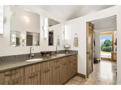 Bath - 1091 Shadow Ridge Rd, Laporte, CO 80535 photo 2 of 5