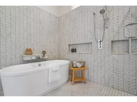 Bath - 2905 Vassar Dr, Boulder, CO 80305 photo 4 of 8