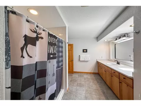 Bath - 1108 Eagle Dr, Lyons, CO 80540 photo 6 of 6