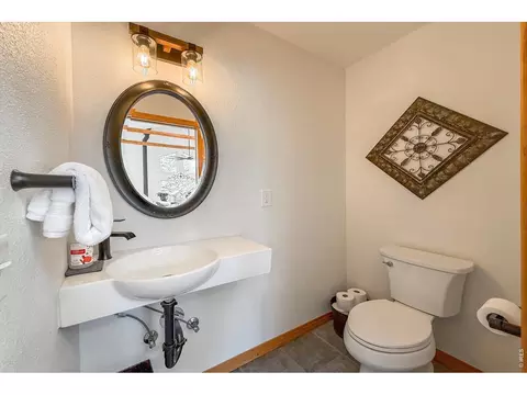 Bath - 1108 Eagle Dr, Lyons, CO 80540 photo 1 of 6