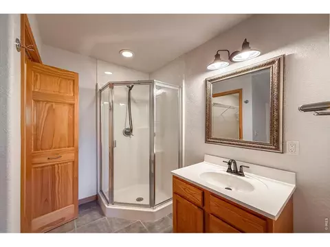 Bath - 1108 Eagle Dr, Lyons, CO 80540 photo 4 of 6