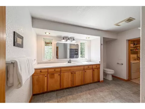 Bath - 1108 Eagle Dr, Lyons, CO 80540 photo 5 of 6