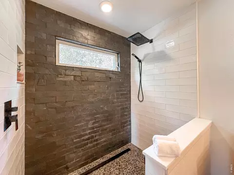 Bath - 1108 Eagle Dr, Lyons, CO 80540 photo 3 of 6