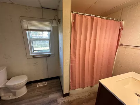 Bath - 90 Cedar Ave, Akron, CO 80720 photo 1 of 2