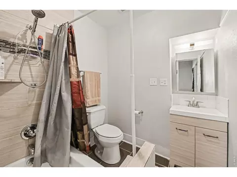 Bath - 427 9th St, Greeley, CO 80631 photo 1 of 1