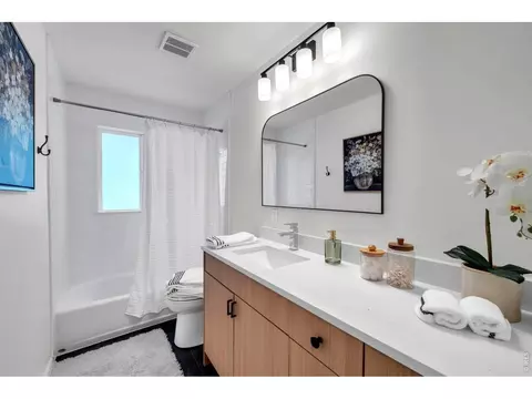 Bath - 3565 Martin Dr, Boulder, CO 80305 photo 1 of 4