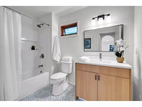 Bath - 3565 Martin Dr, Boulder, CO 80305 photo 4 of 4