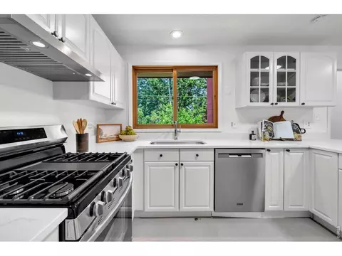 Kitchen - 3565 Martin Dr, Boulder, CO 80305 photo 3 of 6