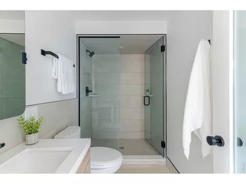 Bath - 2045 Alpine Dr, Boulder, CO 80304 photo 5 of 8