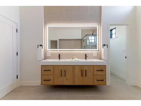 Bath - 2045 Alpine Dr, Boulder, CO 80304 photo 3 of 8