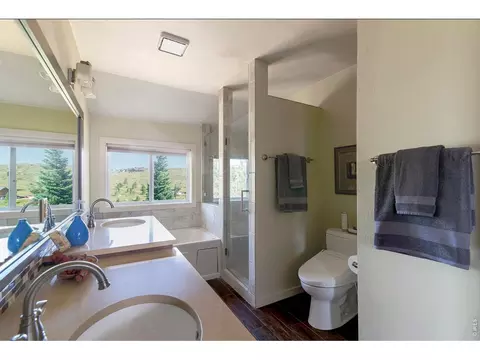 Bath - 1362 Lost Angel Rd, Boulder, CO 80302 photo 2 of 4