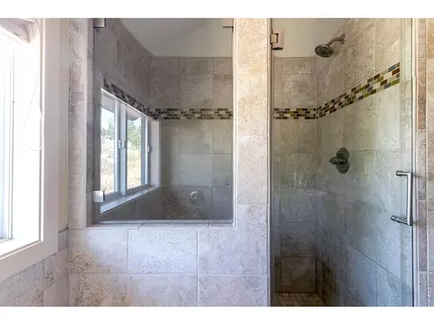 Bath - 1362 Lost Angel Rd, Boulder, CO 80302 photo 3 of 4