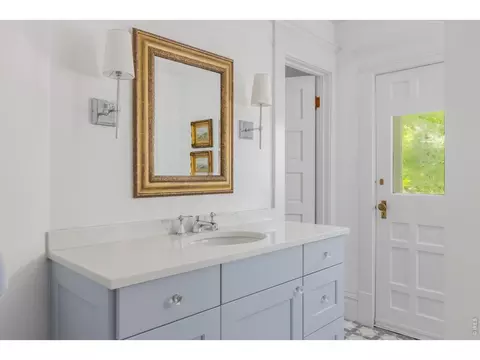 Bath - 745 Highland Ave, Boulder, CO 80302 photo 4 of 6