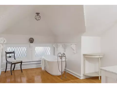 Bath - 745 Highland Ave, Boulder, CO 80302 photo 5 of 6