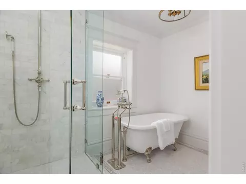 Bath - 745 Highland Ave, Boulder, CO 80302 photo 3 of 6