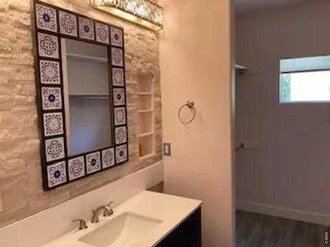 Bath - 833 Windchime Ct, Berthoud, CO 80513 photo 4 of 5