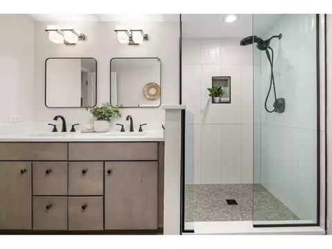 Bath - 6 S Monroe St, Denver, CO 80209 photo 3 of 4