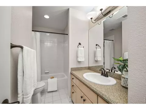 Bath - 6 S Monroe St, Denver, CO 80209 photo 4 of 4