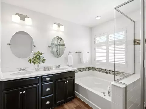 Bath - 12850 Crane River Dr, Longmont, CO 80504 photo 3 of 6