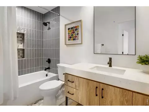 Bath - 615 S 42nd St, Boulder, CO 80305 photo 3 of 4