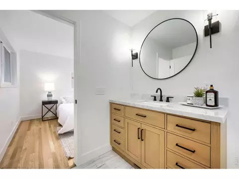 Bath - 615 S 42nd St, Boulder, CO 80305 photo 2 of 4