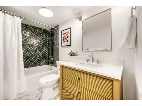 Bath - 615 S 42nd St, Boulder, CO 80305 photo 4 of 4
