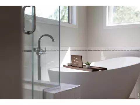 Bath - 3966 Montclair Ln, Boulder, CO 80301 photo 4 of 6