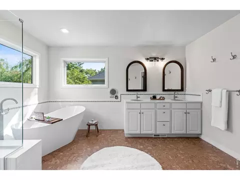 Bath - 3966 Montclair Ln, Boulder, CO 80301 photo 2 of 6