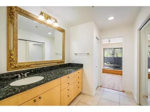 Bath - 836 Walnut St #B, Boulder, CO 80302 photo 1 of 3