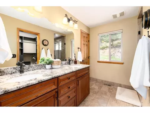 Bath - 9701 City View Dr, Morrison, CO 80465 photo 2 of 4