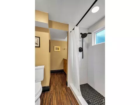 Bath - 405 S 44th St, Boulder, CO 80305 photo 2 of 3