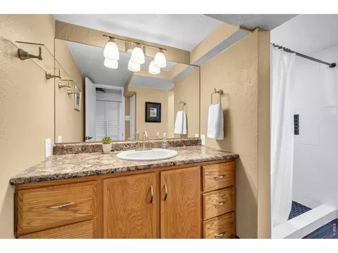 Bath - 405 S 44th St, Boulder, CO 80305 photo 3 of 3