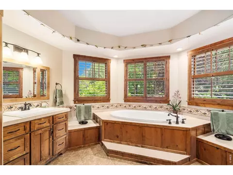 Bath - 6854 Pumpkin Ridge Dr, Windsor, CO 80550 photo 2 of 4