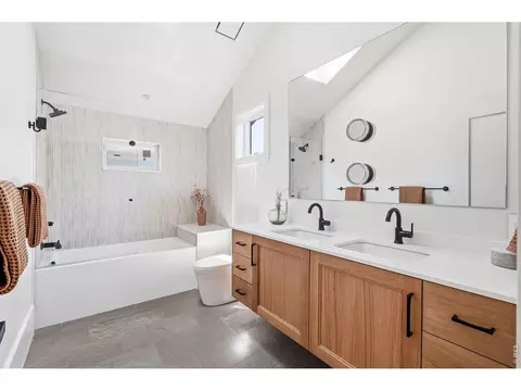 Bath - 1918 Pine St, Boulder, CO 80302 photo 3 of 4