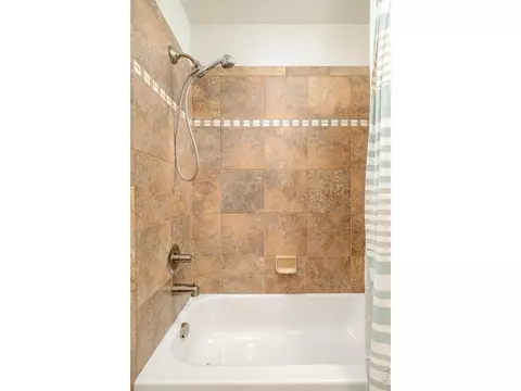 Bath - 4121 Lonetree Ct, Boulder, CO 80301 photo 4 of 8